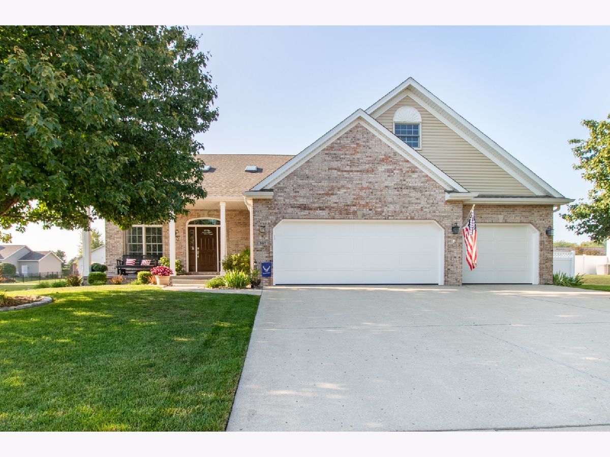 Homes Sold Prairieview Hudson Illinois, 307 Prairieview