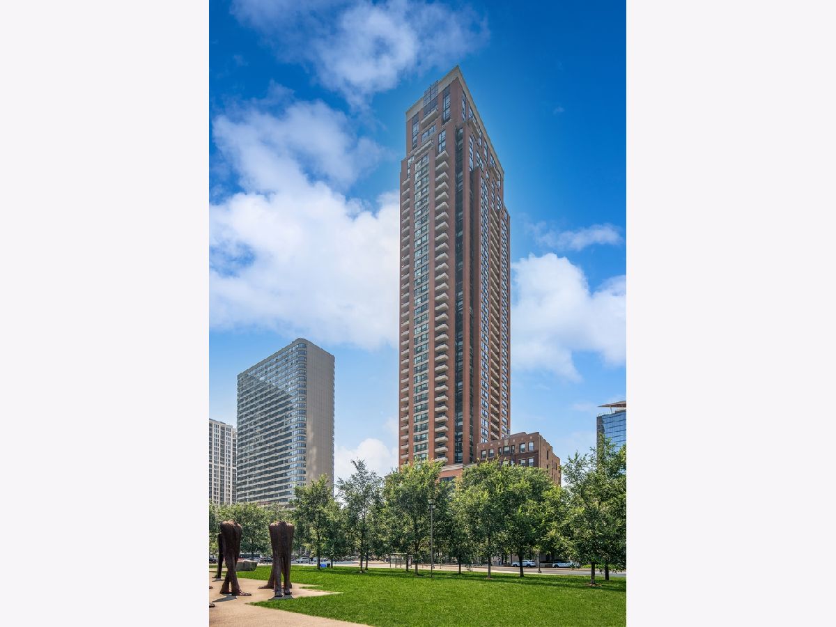 Condominiums Sold The Columbian Chicago Illinois, 1160 Michigan