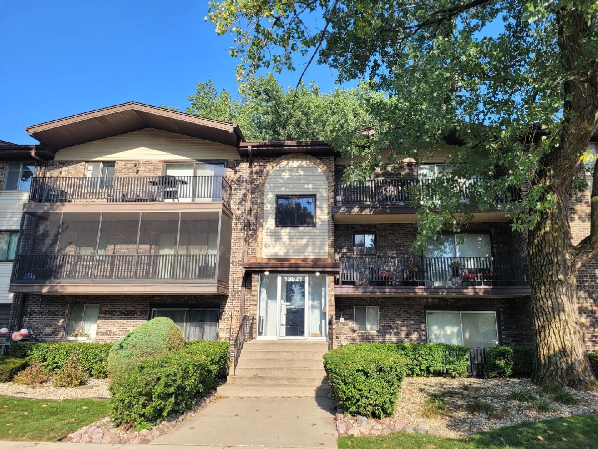Condominiums Sold Sandpiper North Crestwood Illinois, 13521 Le Claire