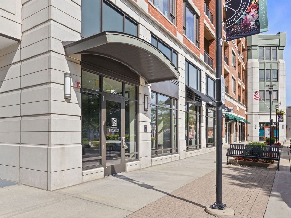 Condominiums Rented Burr Ridge Village Center Burr Ridge Illinois, 850 Village Center