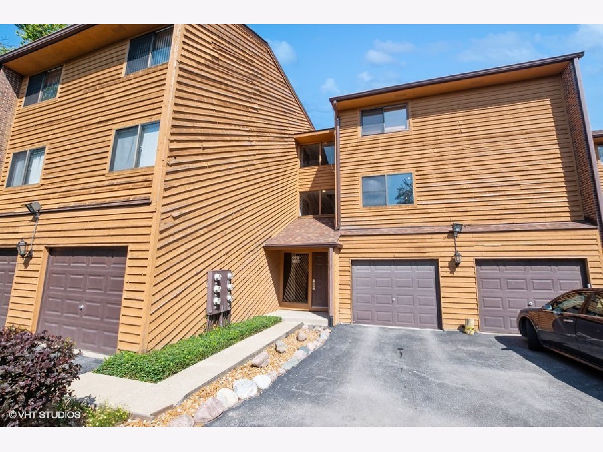 Condominiums & Homes Sold Arrowhead Hickory Hills Illinois, 9553 Arrowhead