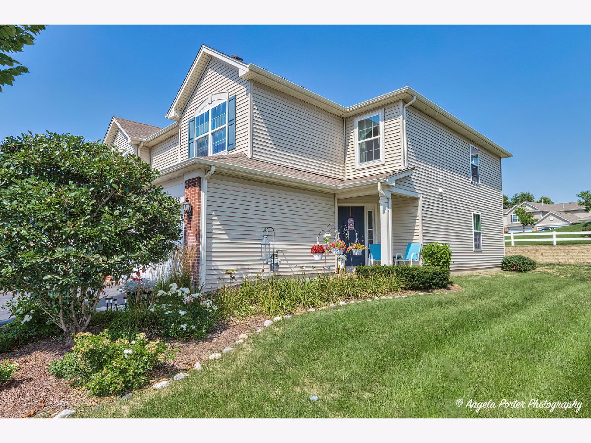 Townhomes Sold Country Club Hills Fox Lake Illinois, 7062 Hidden Green