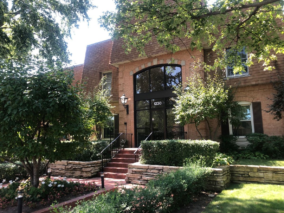 Condominiums Rented Brooke Estates Highland Park Illinois, 1230 Park
