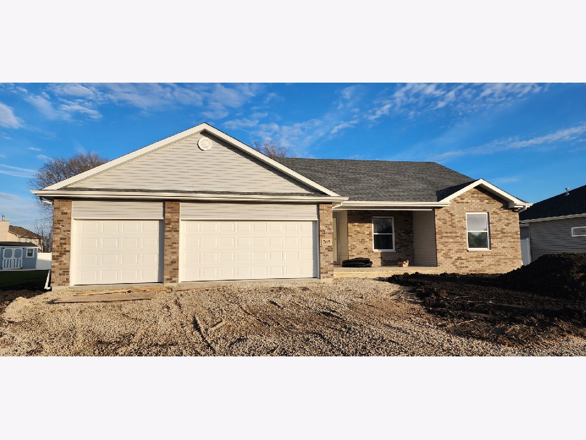 Homes & Condos & Townhomes Sold Meadow Estates Coal City Illinois, 205 Primrose