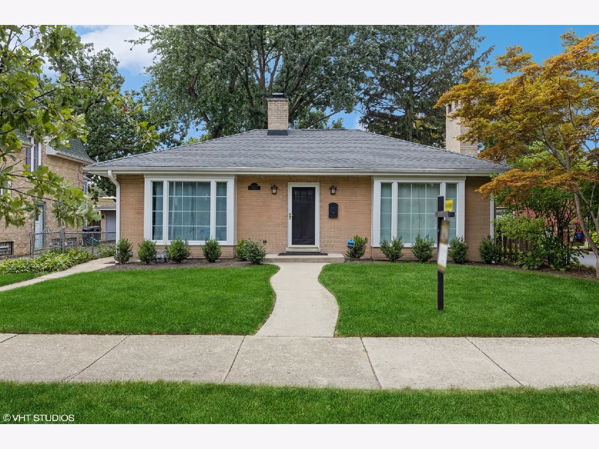 Homes & Condominiums Rented Edgebrook Chicago Illinois, 6444 Leoti