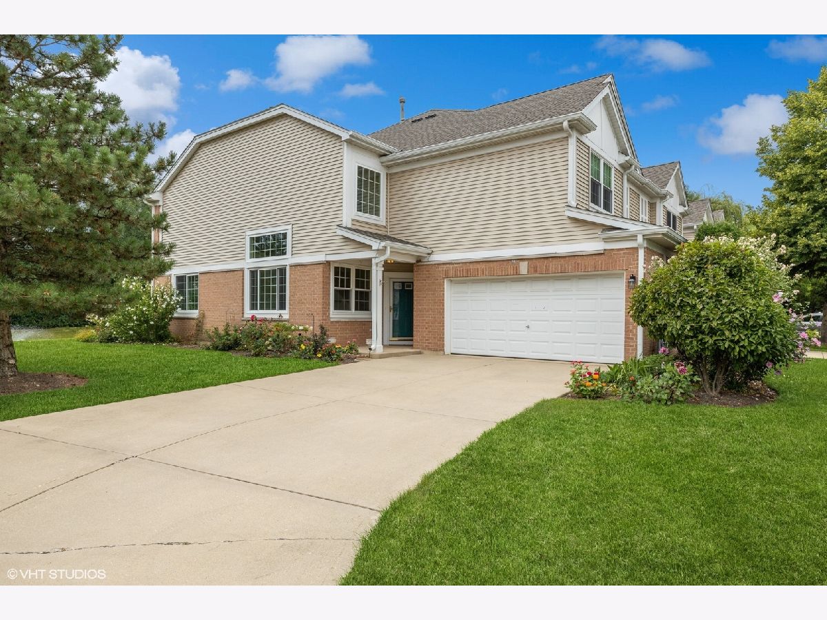 Townhomes & Homes Rented Westchester Woods Westchester Illinois, 2576 Camberley
