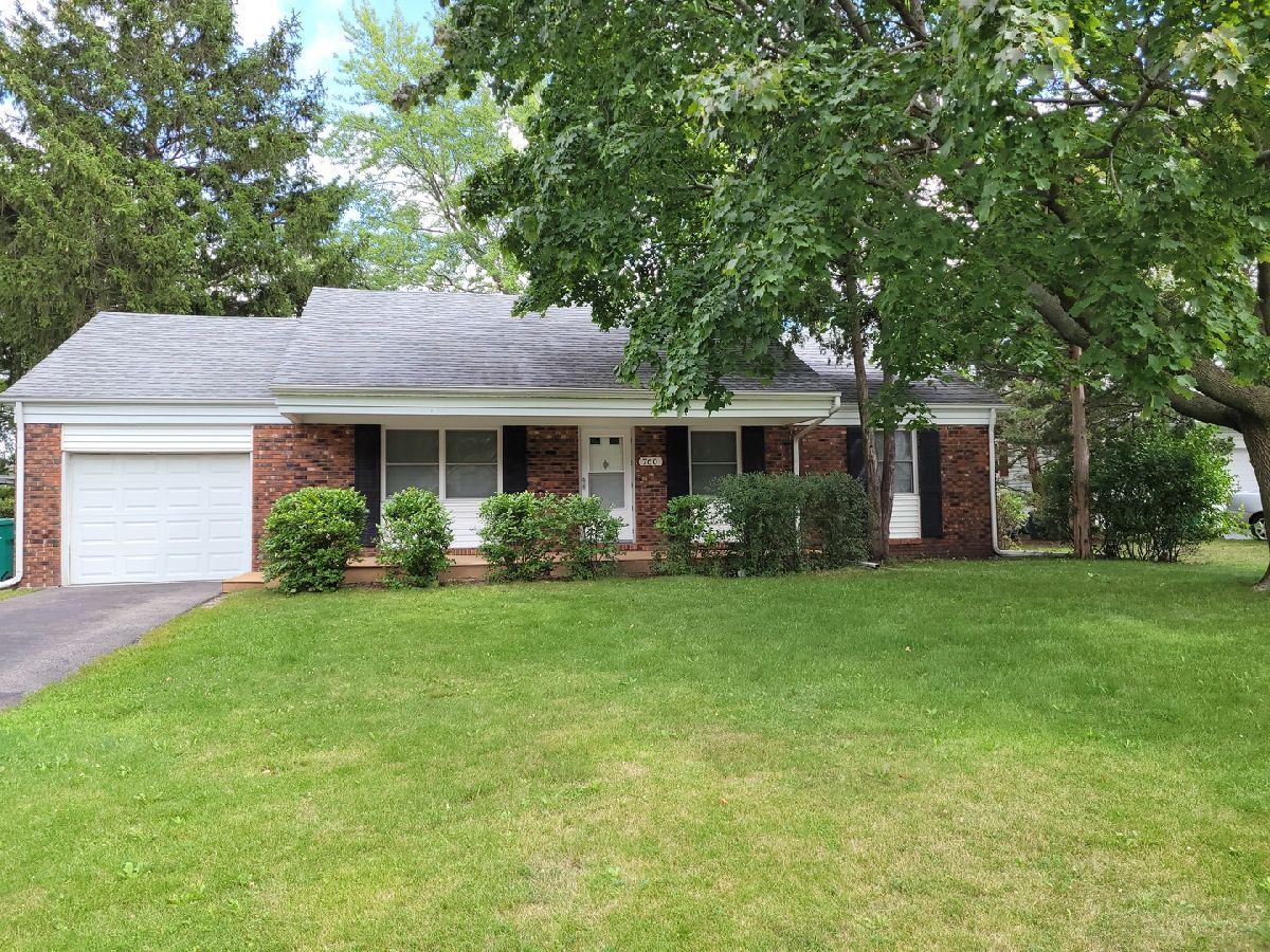 Homes Rented Strathmore Buffalo Grove Illinois, 760 Essington