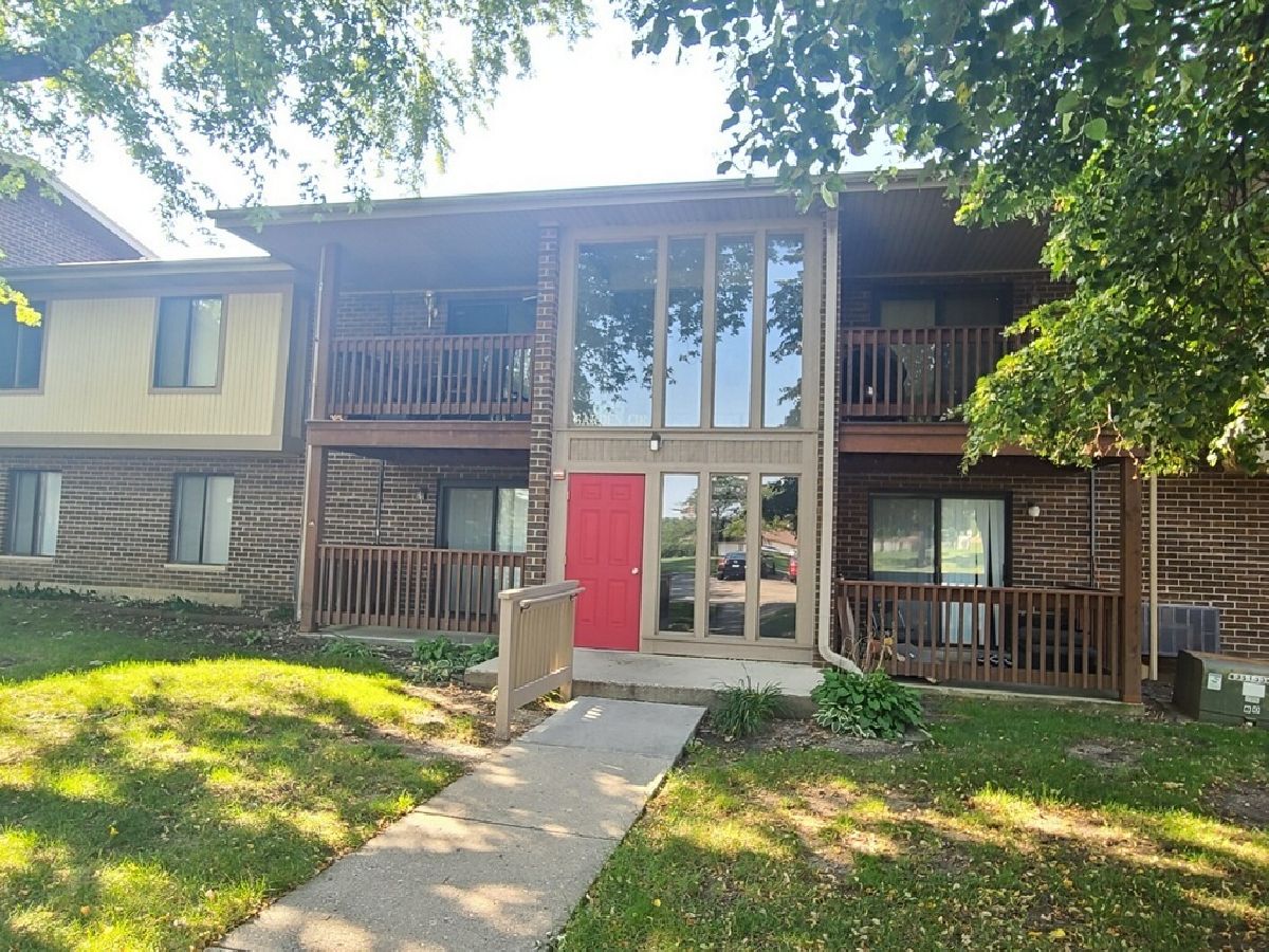 Condominiums & Homes Sold Brookside Streamwood Illinois, 605 Garden Circle
