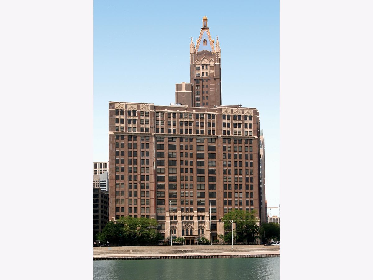Condominiums Sold Lake Shore Place Chicago Illinois, 680 Lake Shore