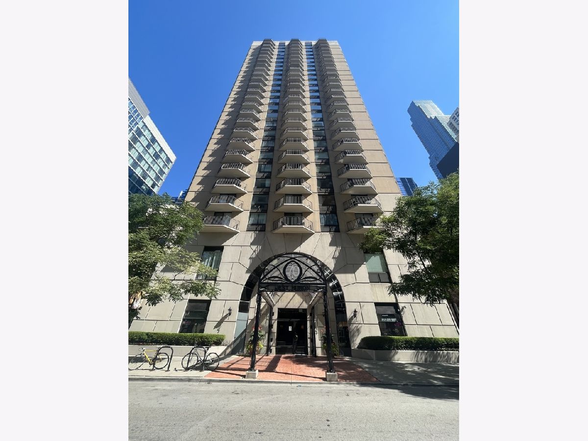 Condominiums Rented Hermitage Chicago Illinois, 70 Huron