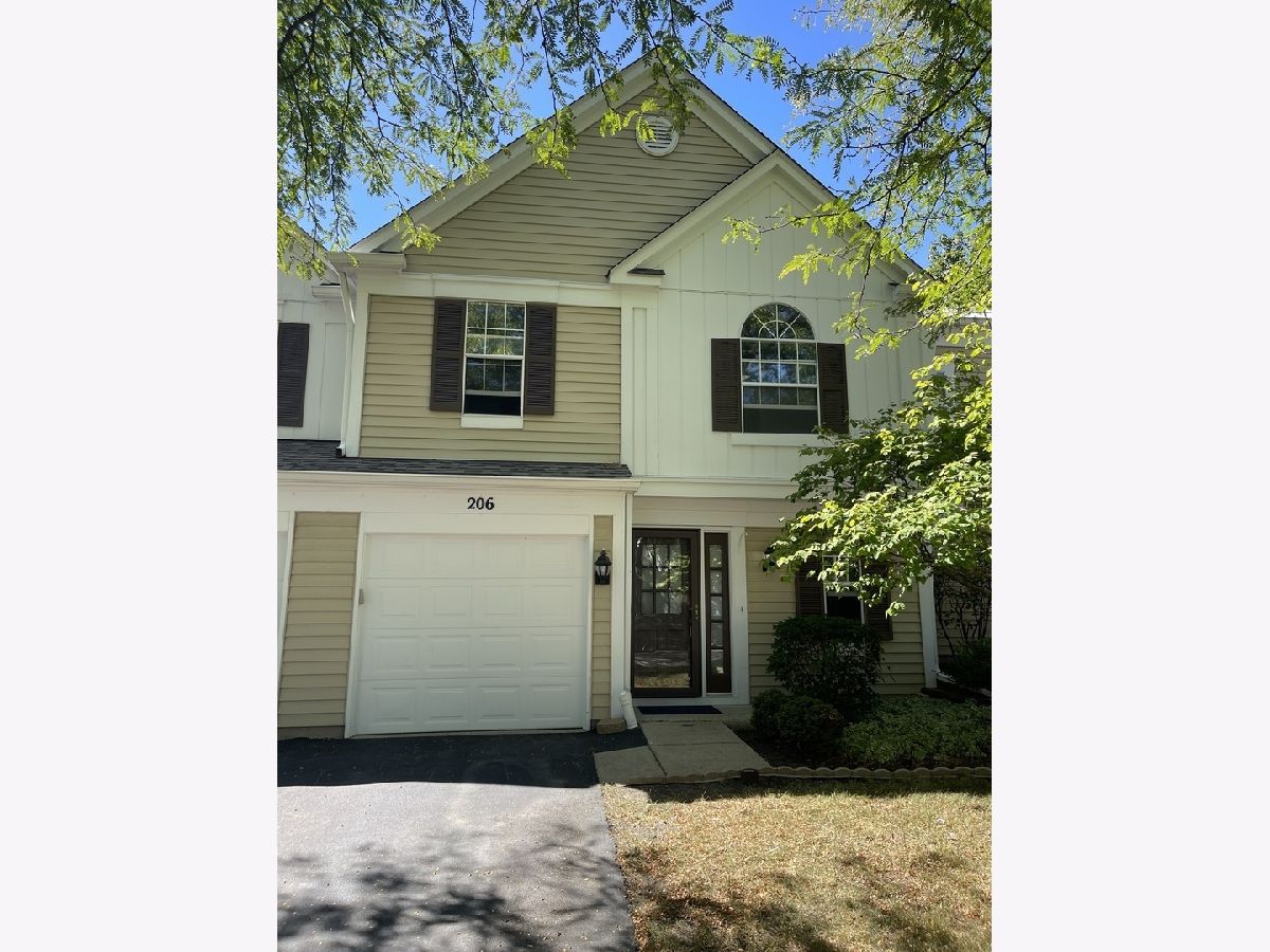 Townhomes & Condos & Homes Rented Diamond Bay Aurora Illinois, 206 Half Moon