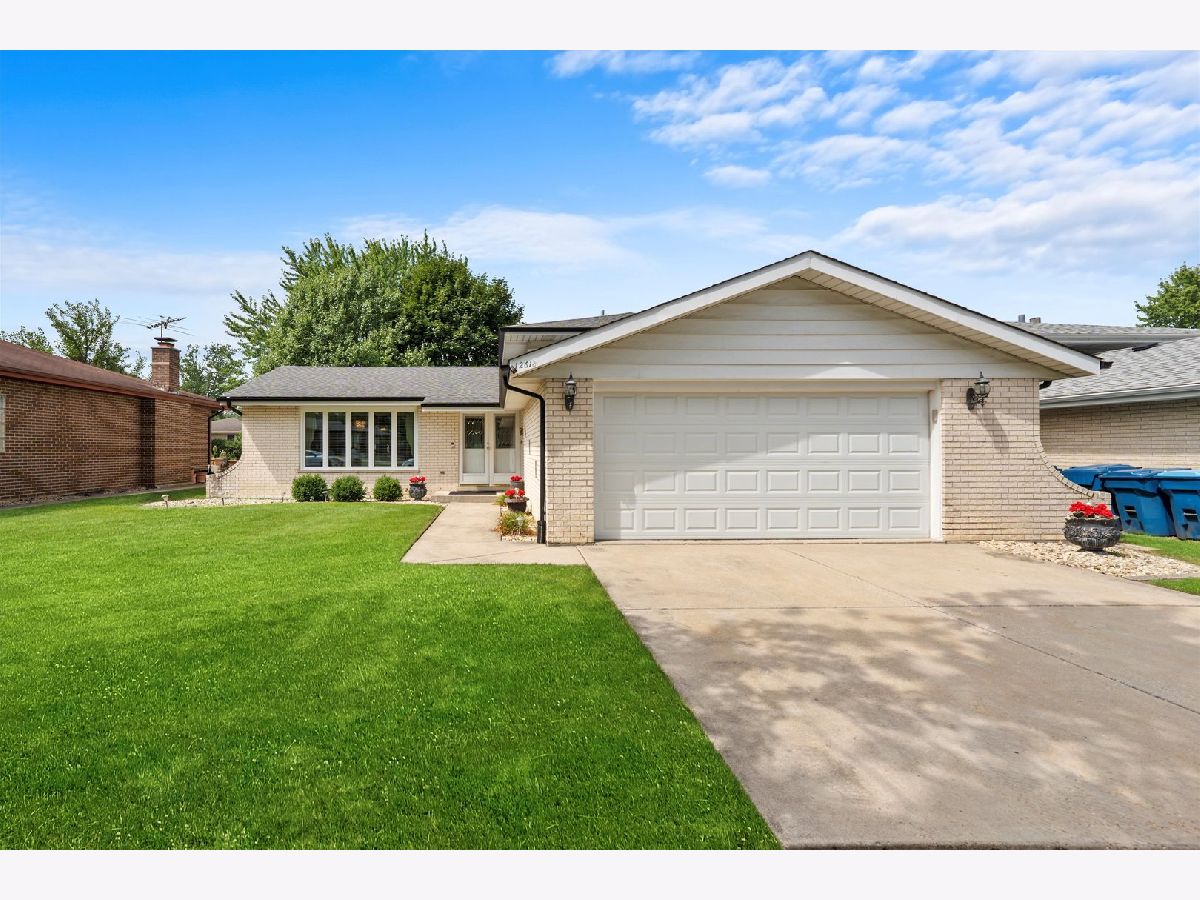 Homes & Condos & Townhomes Sold Chippewa Ridge Alsip Illinois, 12618 Menard