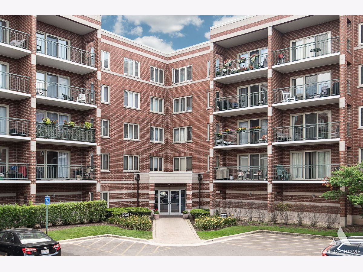 Condominiums Sold Glenlake Chicago Illinois, 6401 Berteau