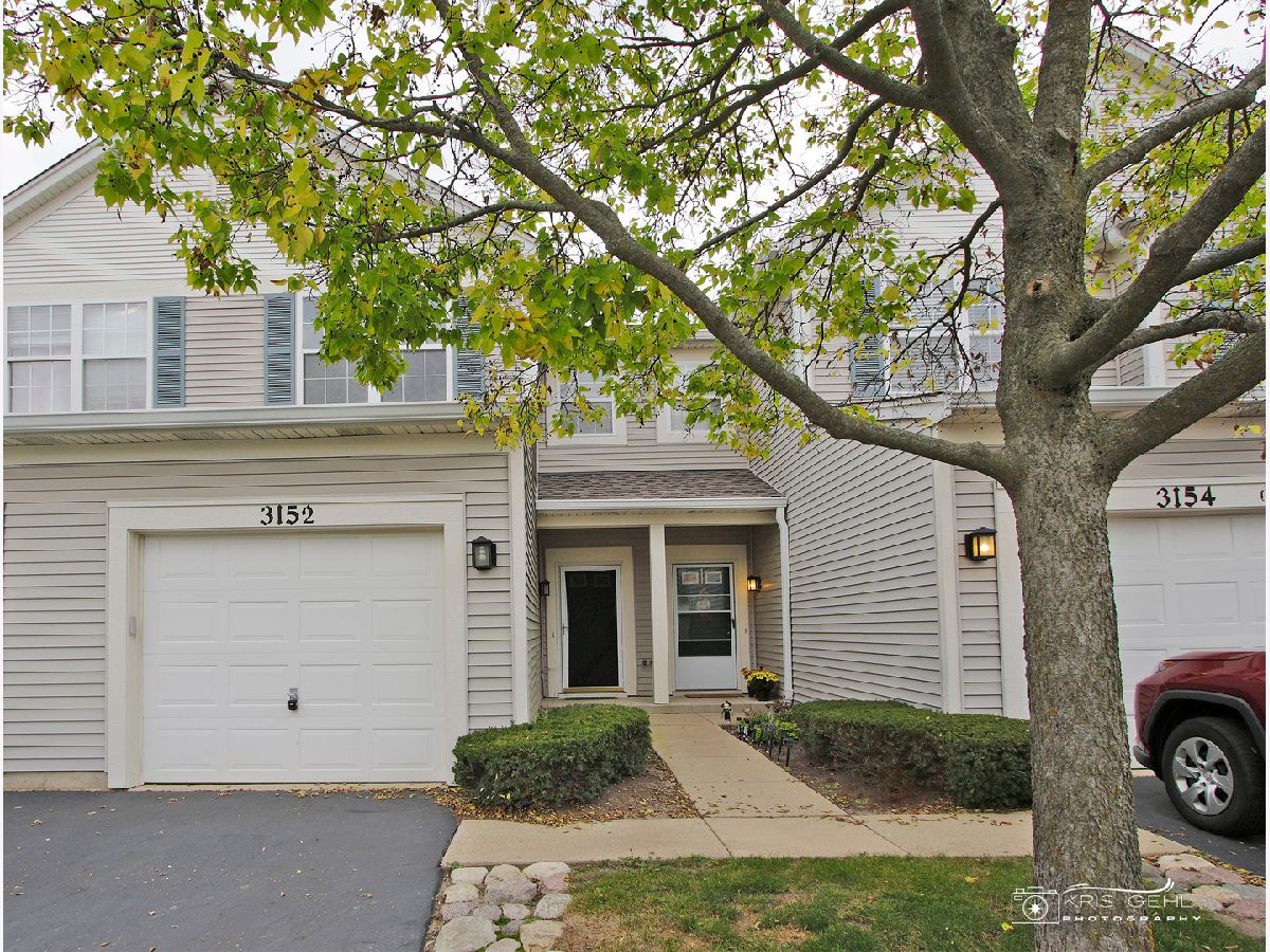 Townhomes & Condos Rented Falling Waters Lindenhurst Illinois, 3152 Falling Waters