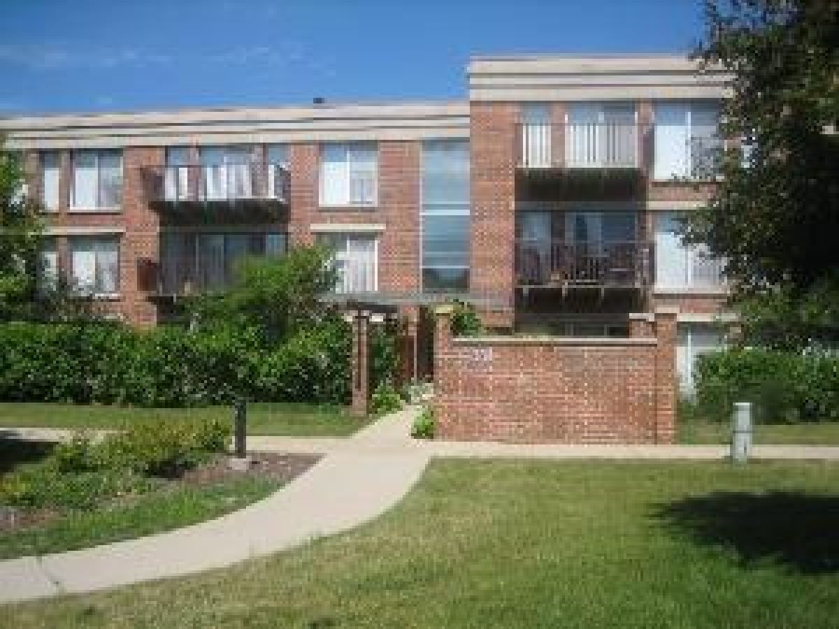 Condos & Townhomes & Homes Rented Coromandel Deerfield Illinois, 351 Kelburn