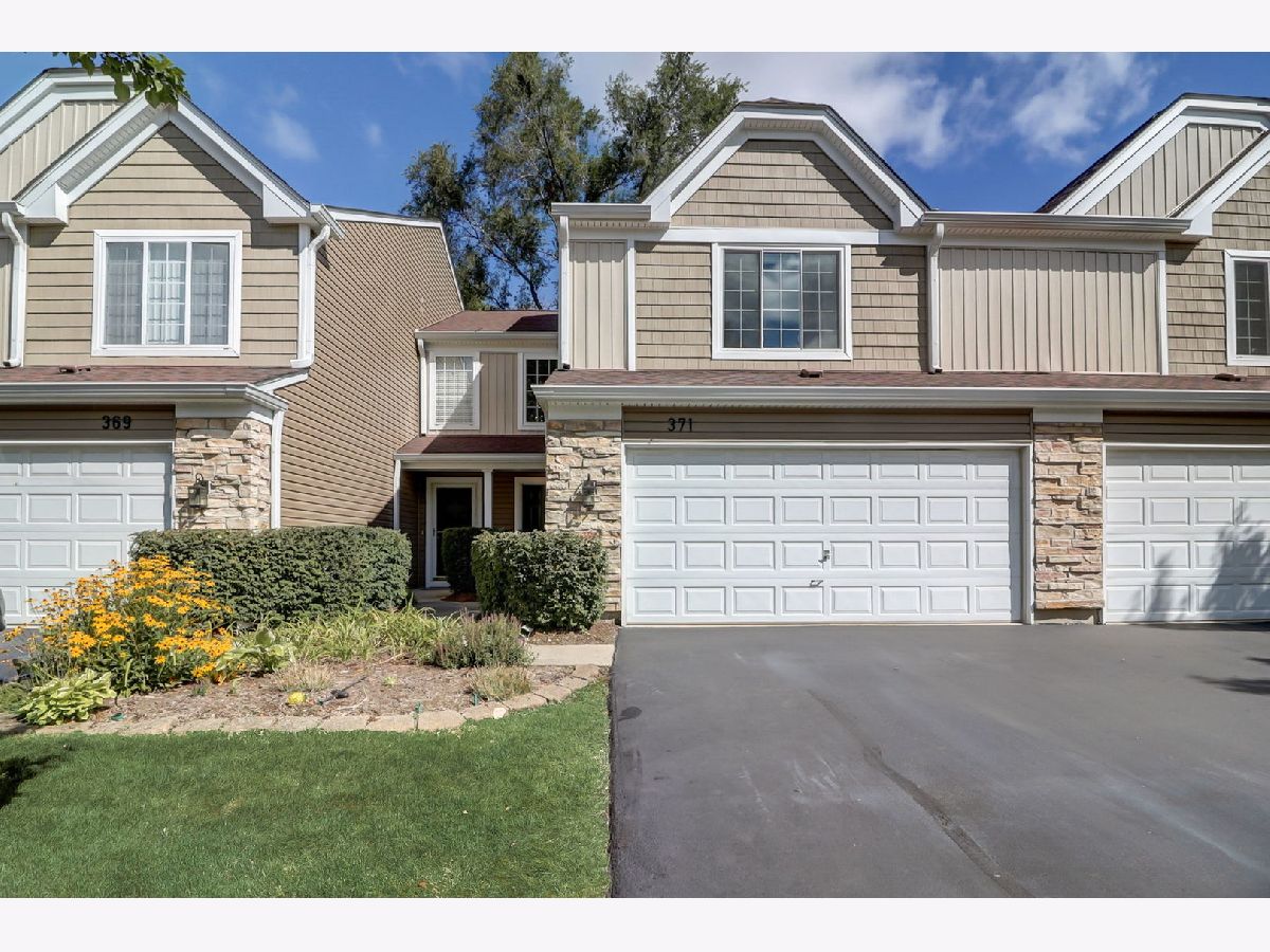 Townhomes Sold Sherwood Forest Streamwood Illinois, 371 Locksley