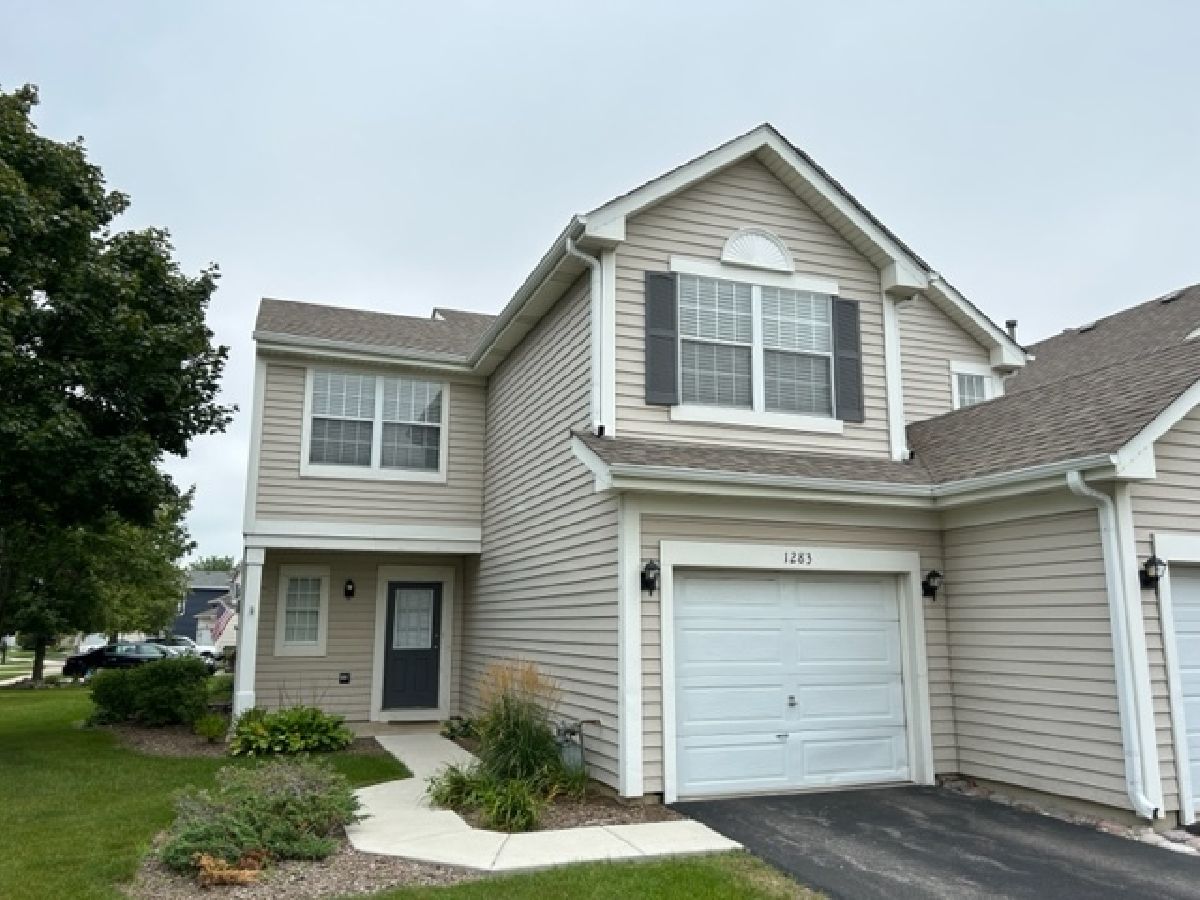Homes & Townhomes & Condos Rented Pleasant Hill Waukegan Illinois, 1283 Candlestick