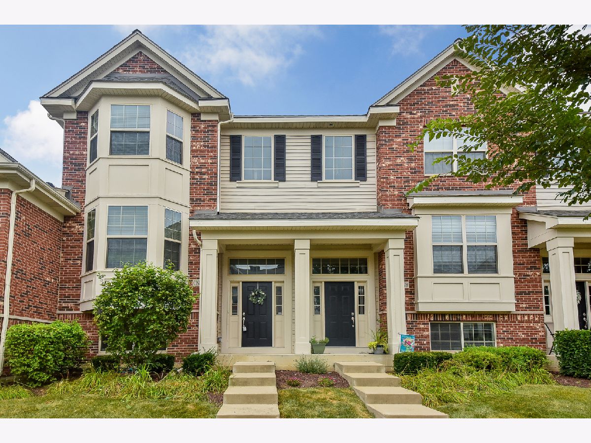Townhomes Rented Shelburne Crossing Winfield Illinois, 0N076 Forsythe