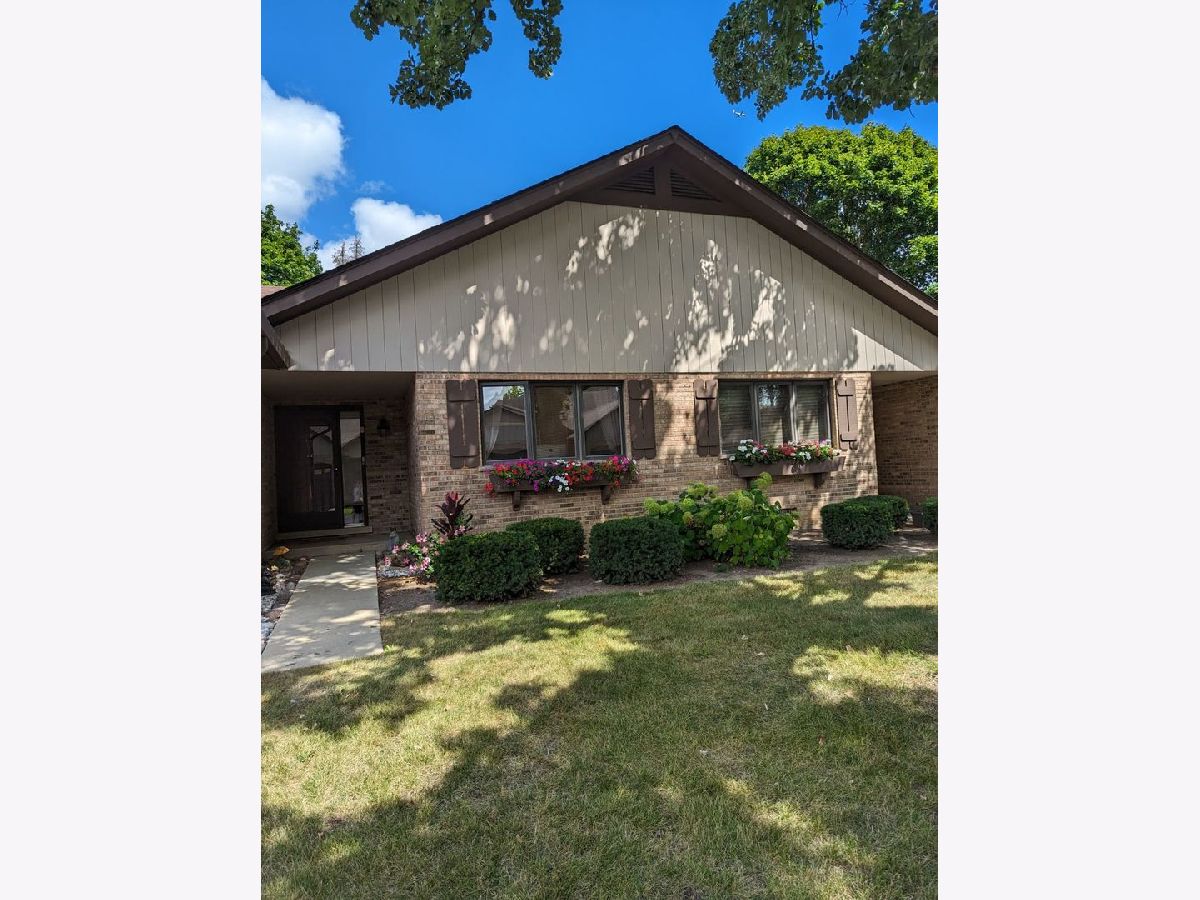 Townhomes & Homes Sold Country Club Estates Bloomingdale Illinois, 77 Castle Rock