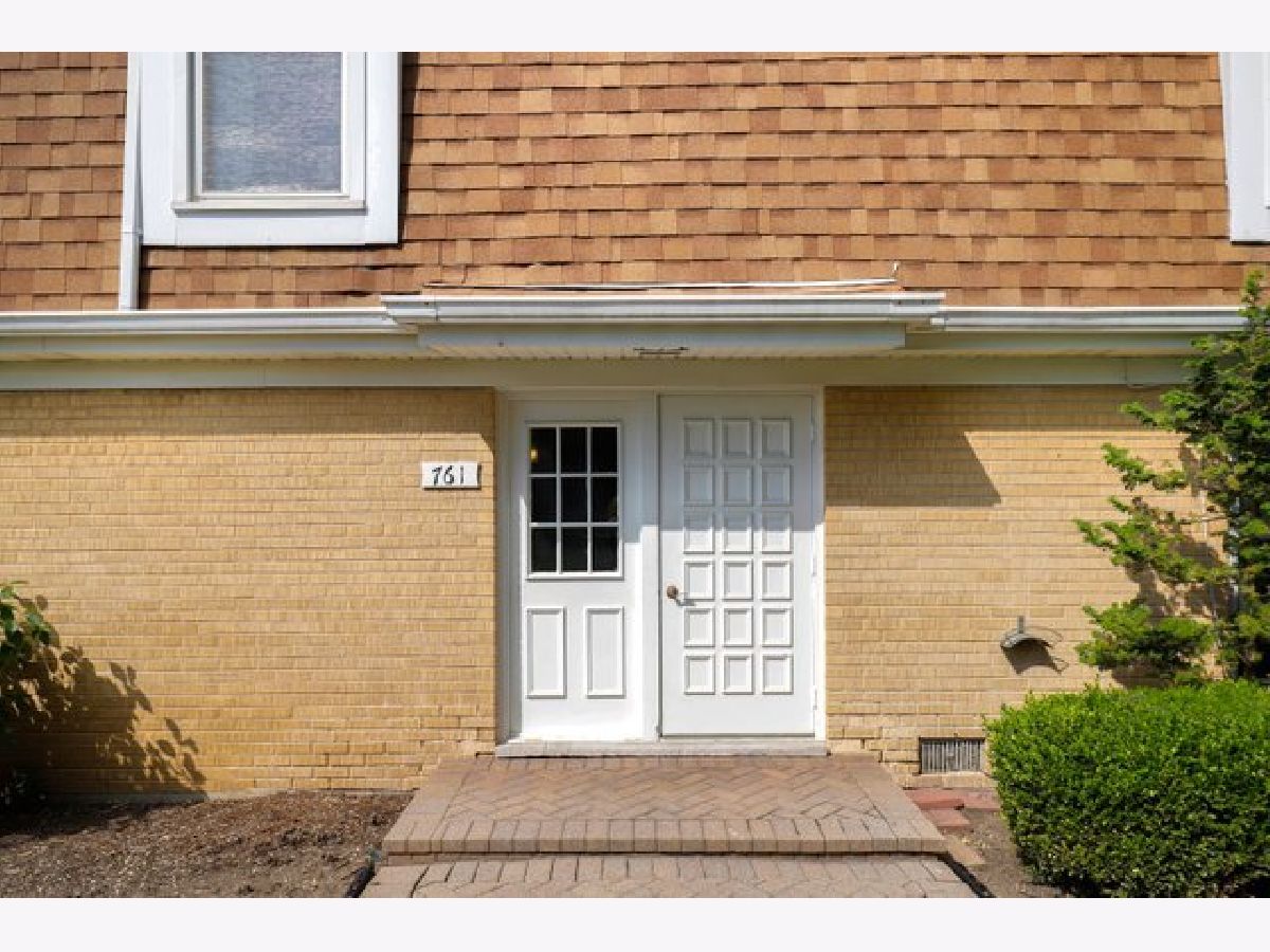 Condos & Townhomes Sold Cambridge Square Libertyville Illinois, 761 Garfield