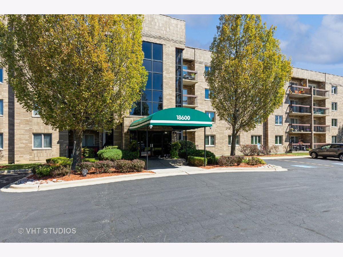 Townhomes & Condos Sold The Club Hazel Crest Illinois, 18600 Village West