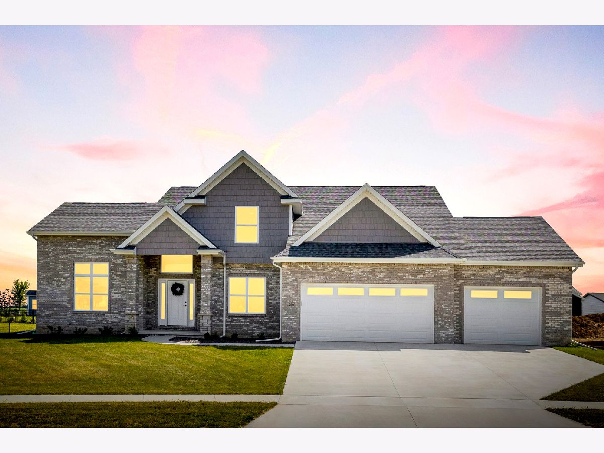 Homes & Condos & Townhomes Sold Vineyards Normal Illinois, 1239 Silver Oak