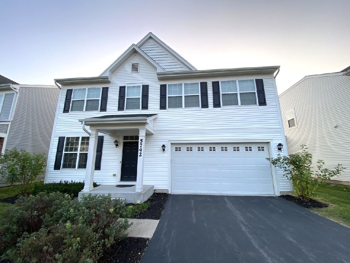 Homes Rented Arbor Trails Lisle Illinois, 5742 Oak Ridge