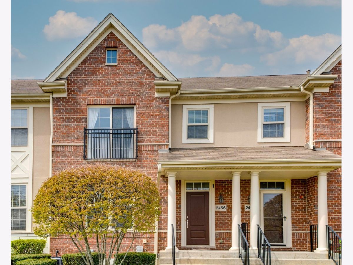 Townhomes & Homes Rented Waterbury Place Buffalo Grove Illinois, 2456 Waterbury
