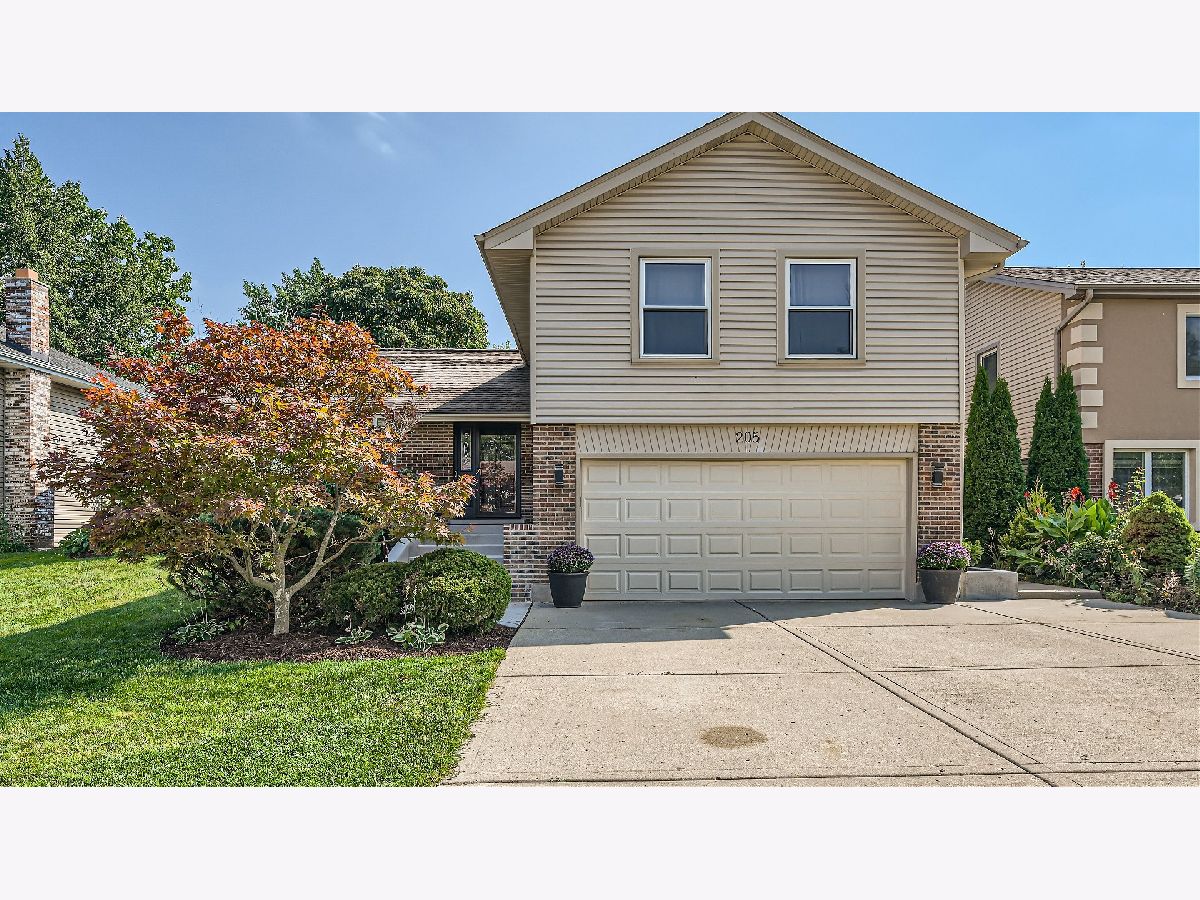 Homes Sold Kingsport Village Schaumburg Illinois, 205 Grovenor