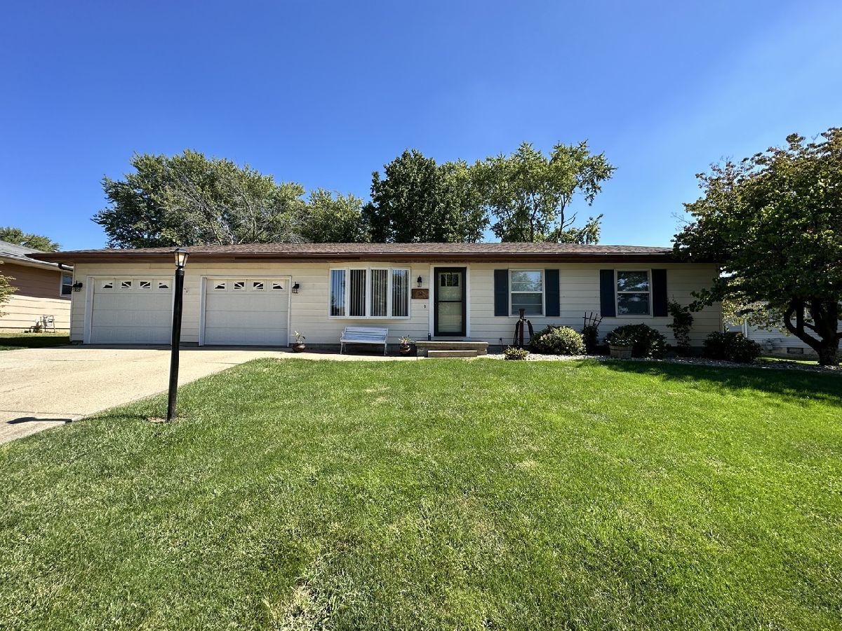 Homes Sold Flair Clinton Illinois, 16 Holly