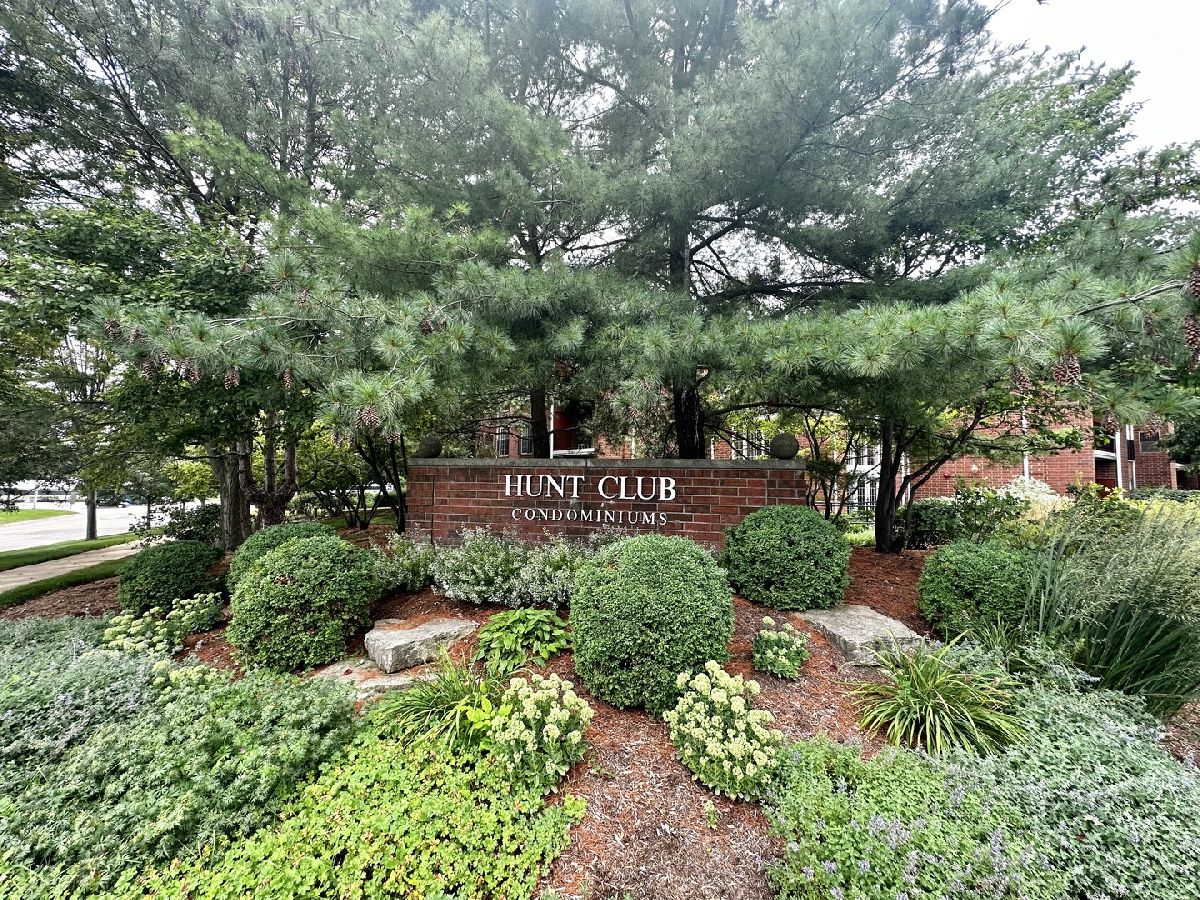 Condominiums Rented Hunt Club Condos St Charles Illinois, 61 Hunt Club