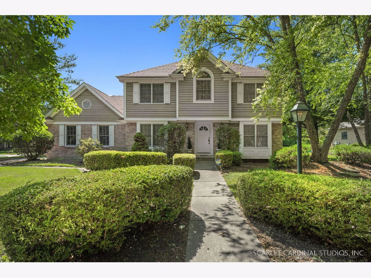 Townhomes & Condos & Homes Sold Willow Creek West Chicago Illinois, 934 Woodside