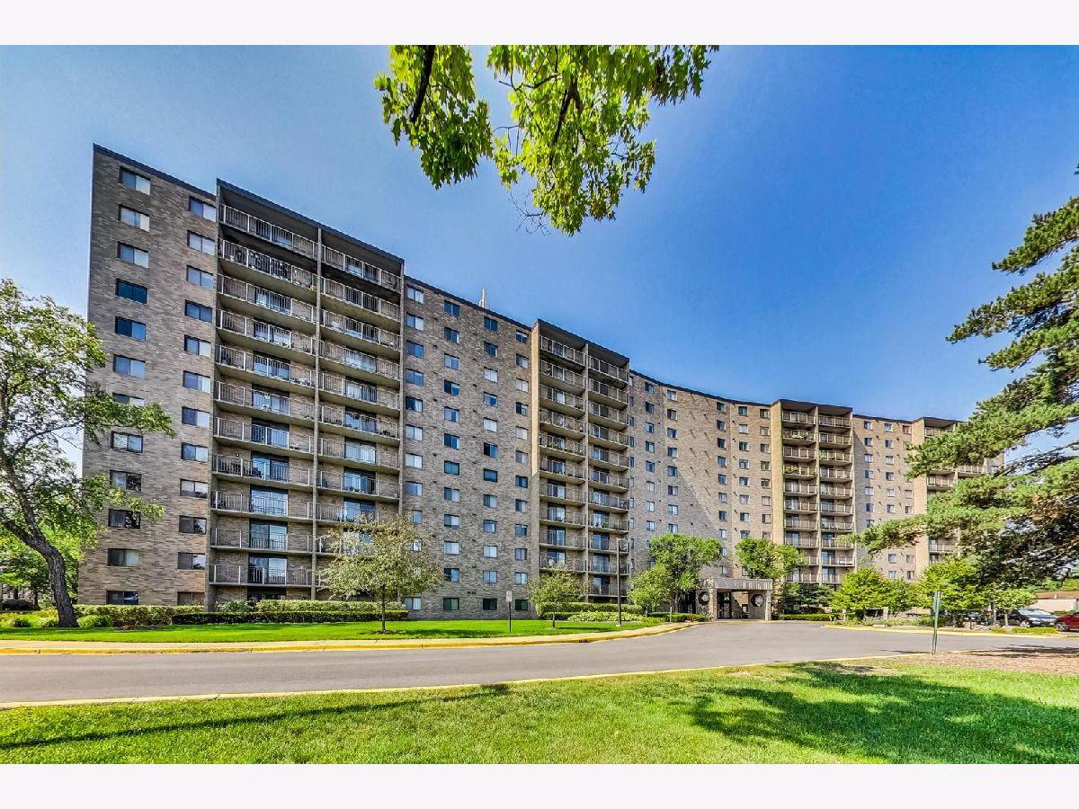 Condominiums Rented Lake Hinsdale Towers Willowbrook Illinois, 6340 Americana