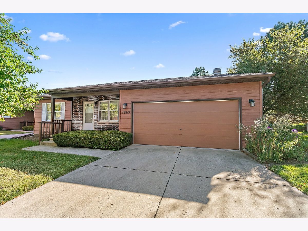 Condominiums & Homes Sold Sandy Creek Elgin Illinois, 1965 Sandy Creek