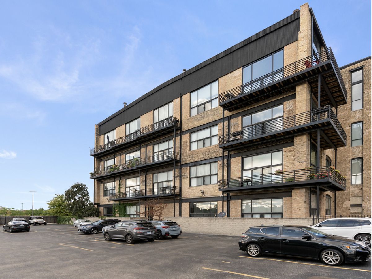 Condominiums Sold Riverbend Lofts Chicago Illinois, 2614 Clybourn