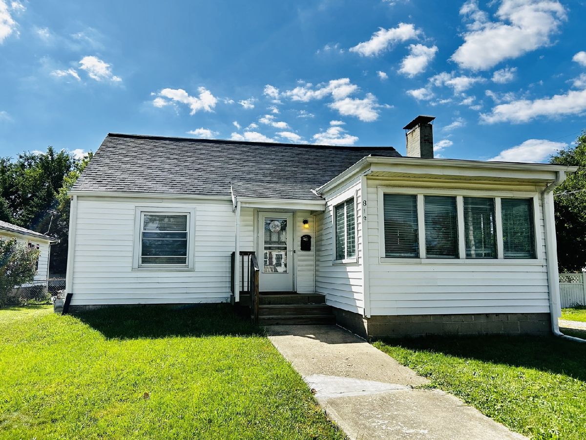  Rented Bloomington Illinois, 813 Bunn