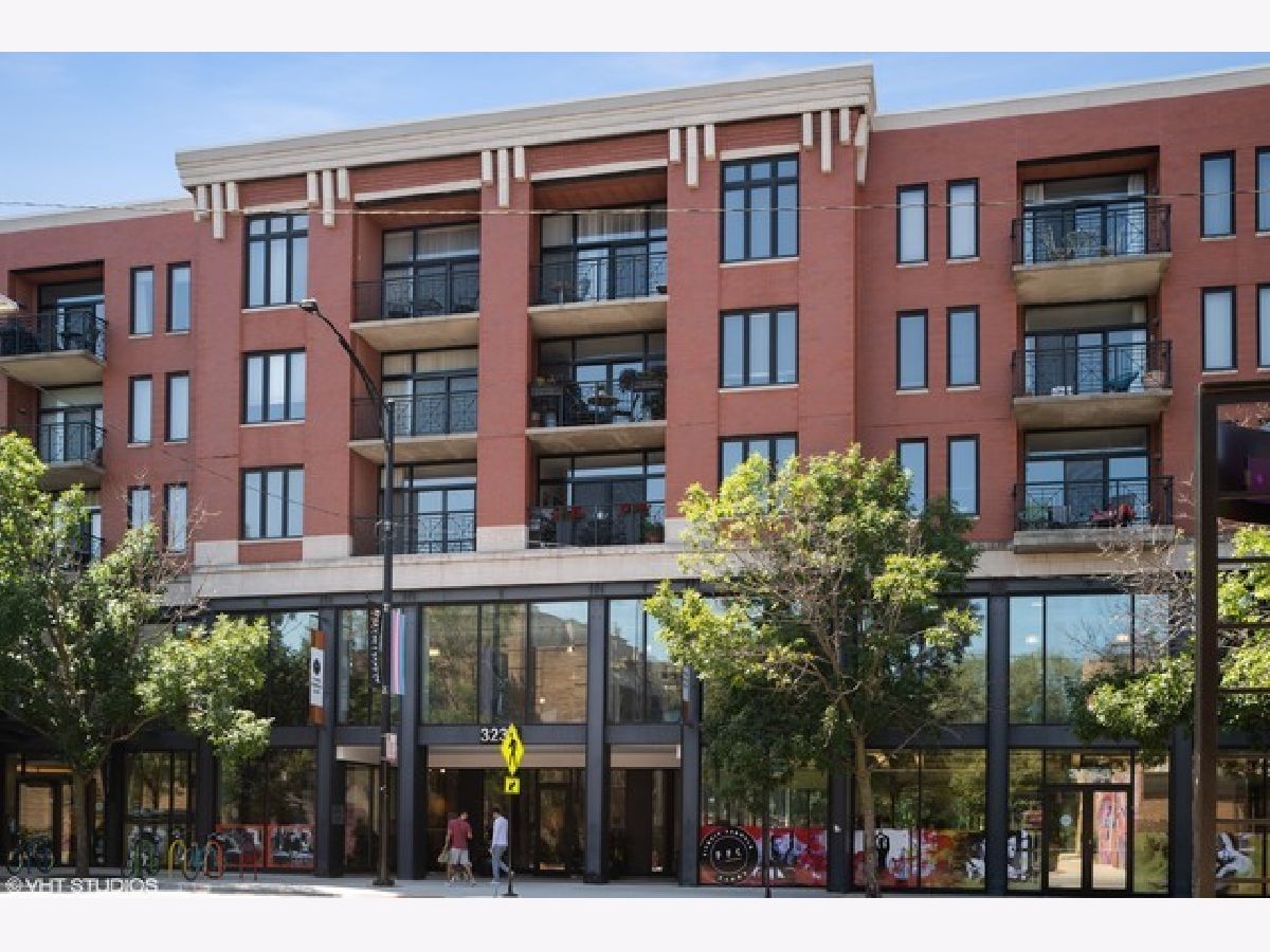 Condominiums Rented Plaza 32 Chicago Illinois, 3232 Halsted