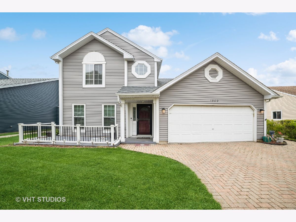 Homes Sold Country Brook Elgin Illinois, 1300 Longford
