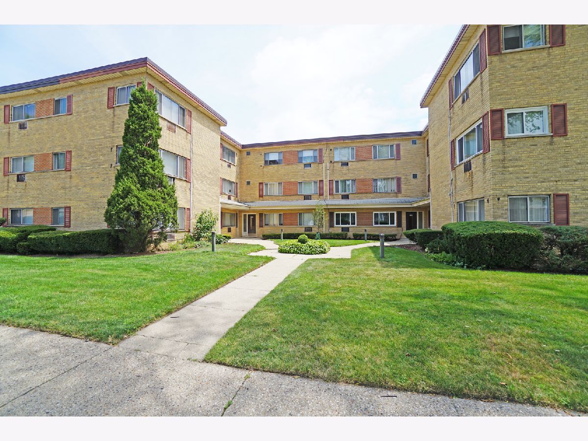 Condos & Townhomes Sold Royal Gardens Skokie Illinois, 9211 Skokie