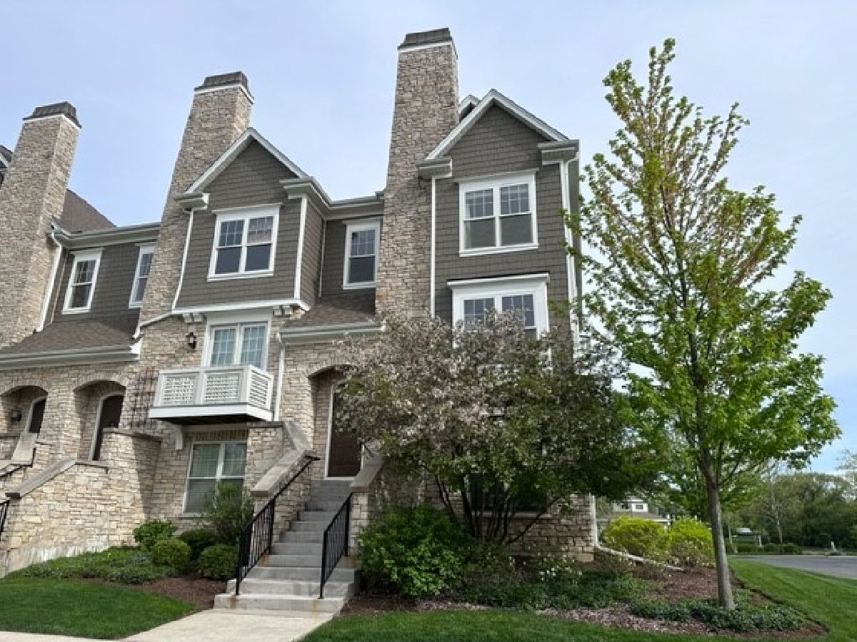 Hamptons Of Hinsdale Hinsdale IL, Condos & Townhomes For Sale & For