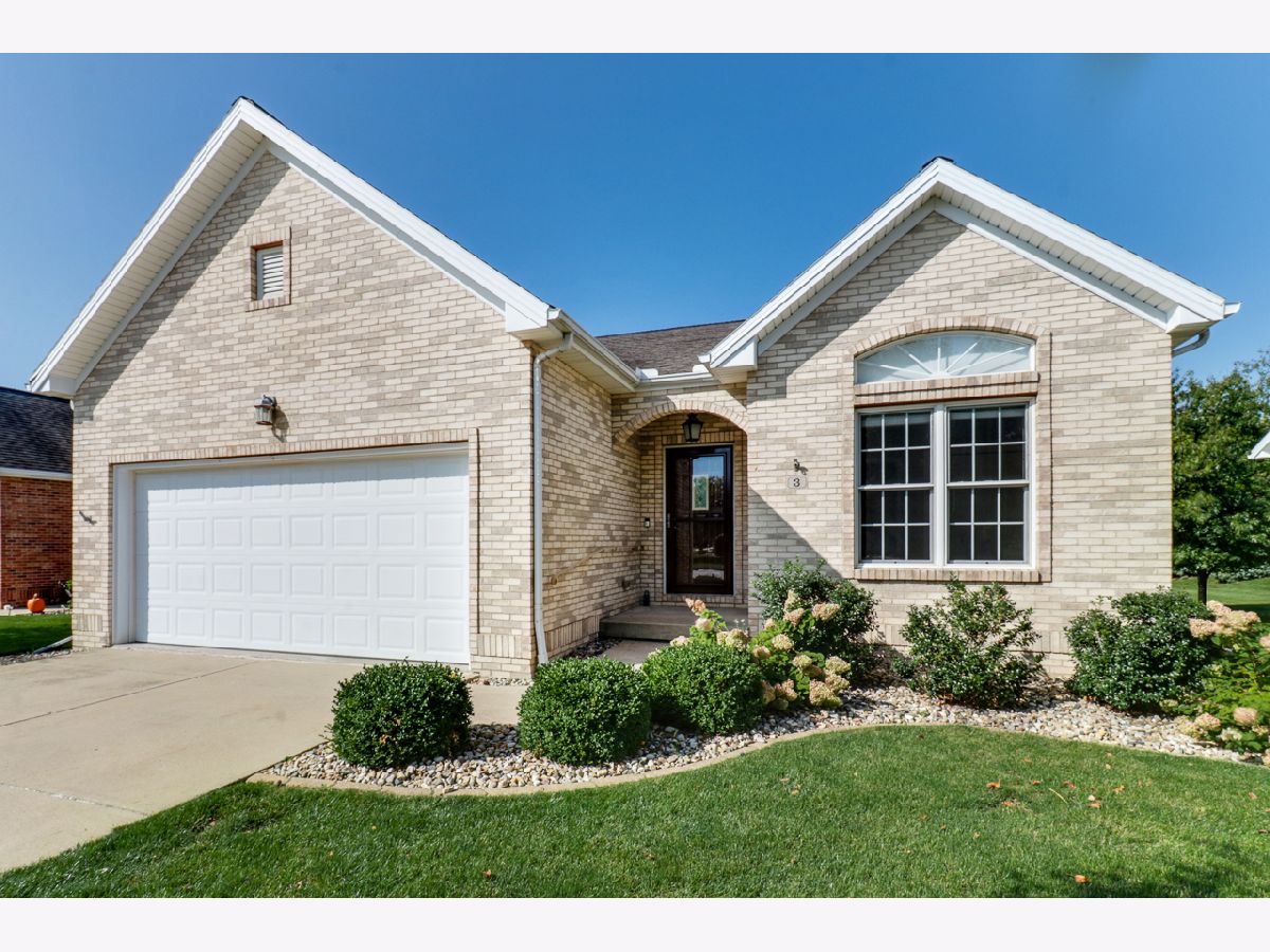 Homes & Condos & Townhomes Sold Ireland Grove Bloomington Illinois, 3 Crista Ann