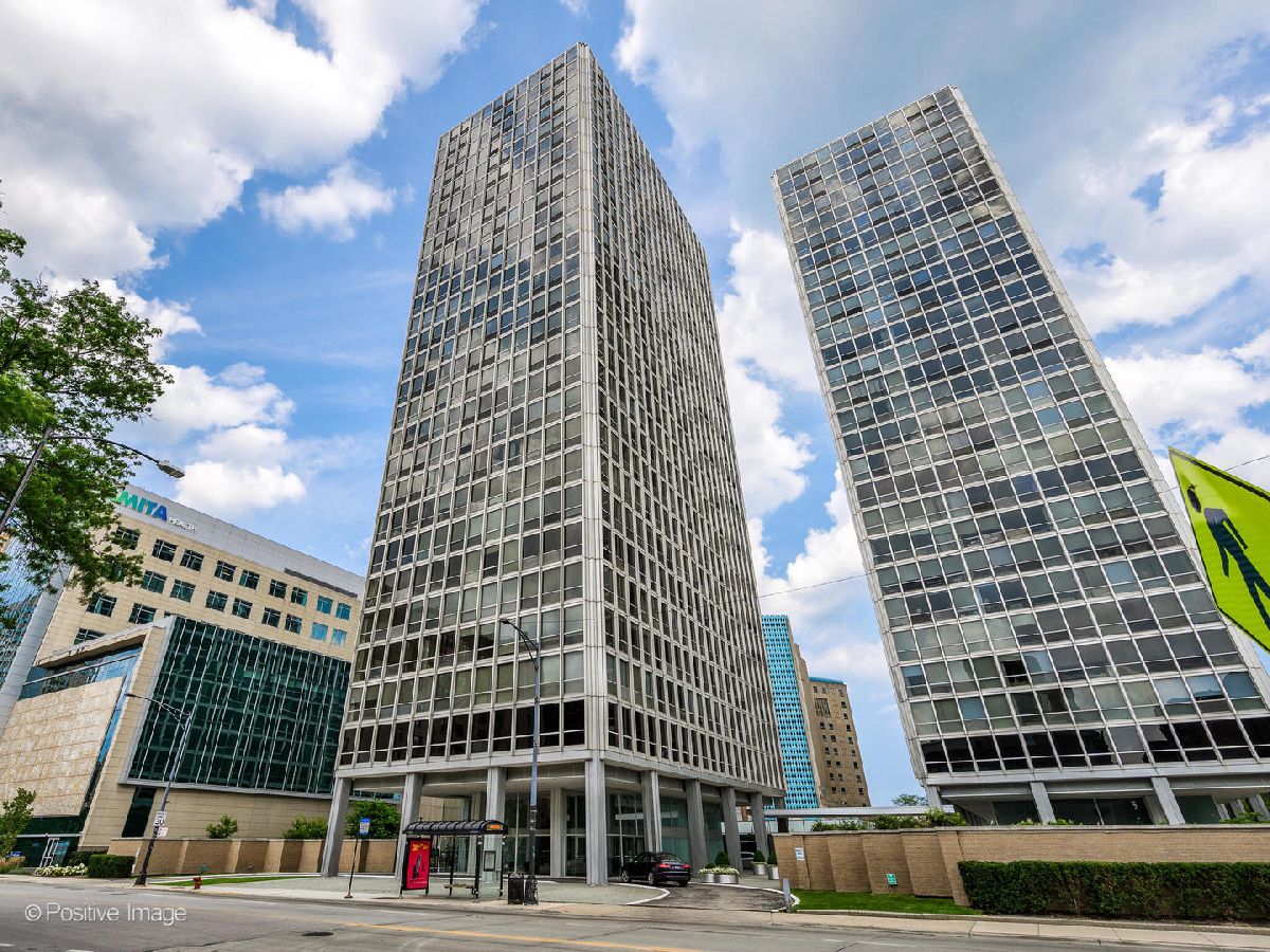 Condominiums Sold Commonwealth Plaza Chicago Illinois, 340 Diversey