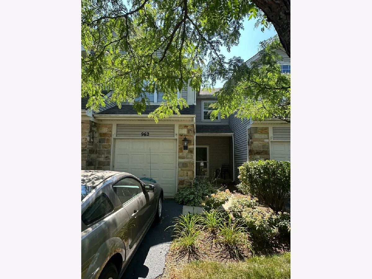 Townhomes Sold Windstone Crossing Lake In The Hills Illinois, 962 Mesa
