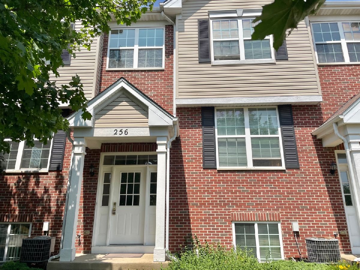 Townhomes & Condos Rented Creekside Romeoville Illinois, 256 Alder Creek