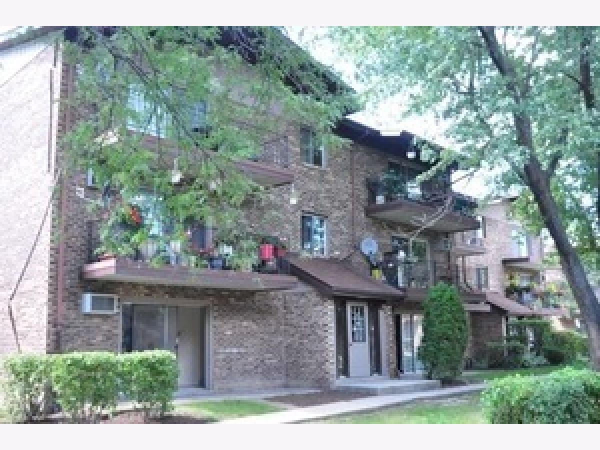 Condominiums Rented Waterbury Woodridge Illinois, 2441 Spring