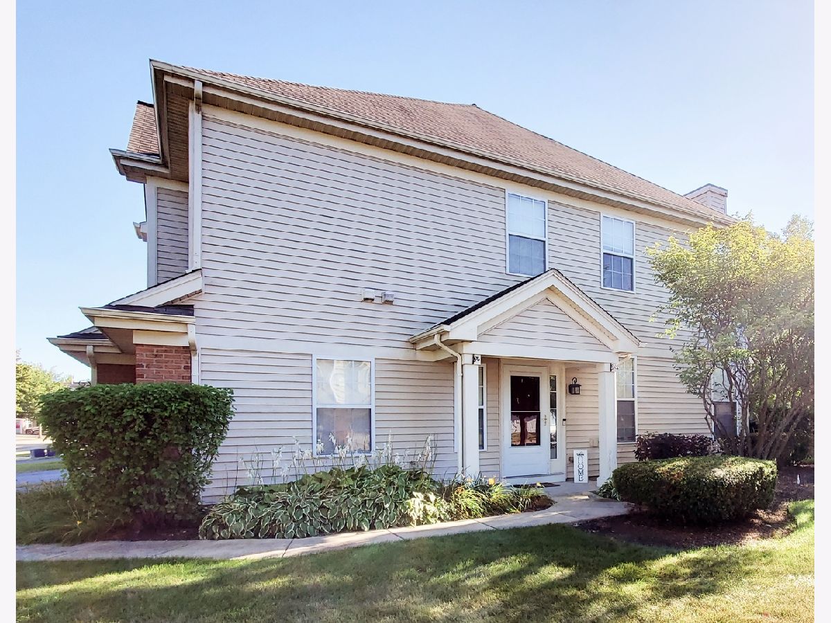 Townhomes & Condos Sold Coventry Lake In The Hills Illinois, 2371 Claremont