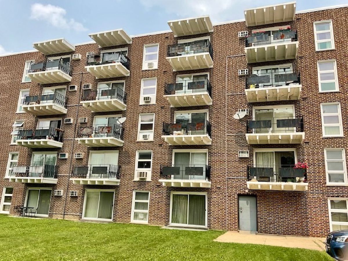Condominiums Sold Northwest Terrace Chicago Illinois, 7227 Higgins