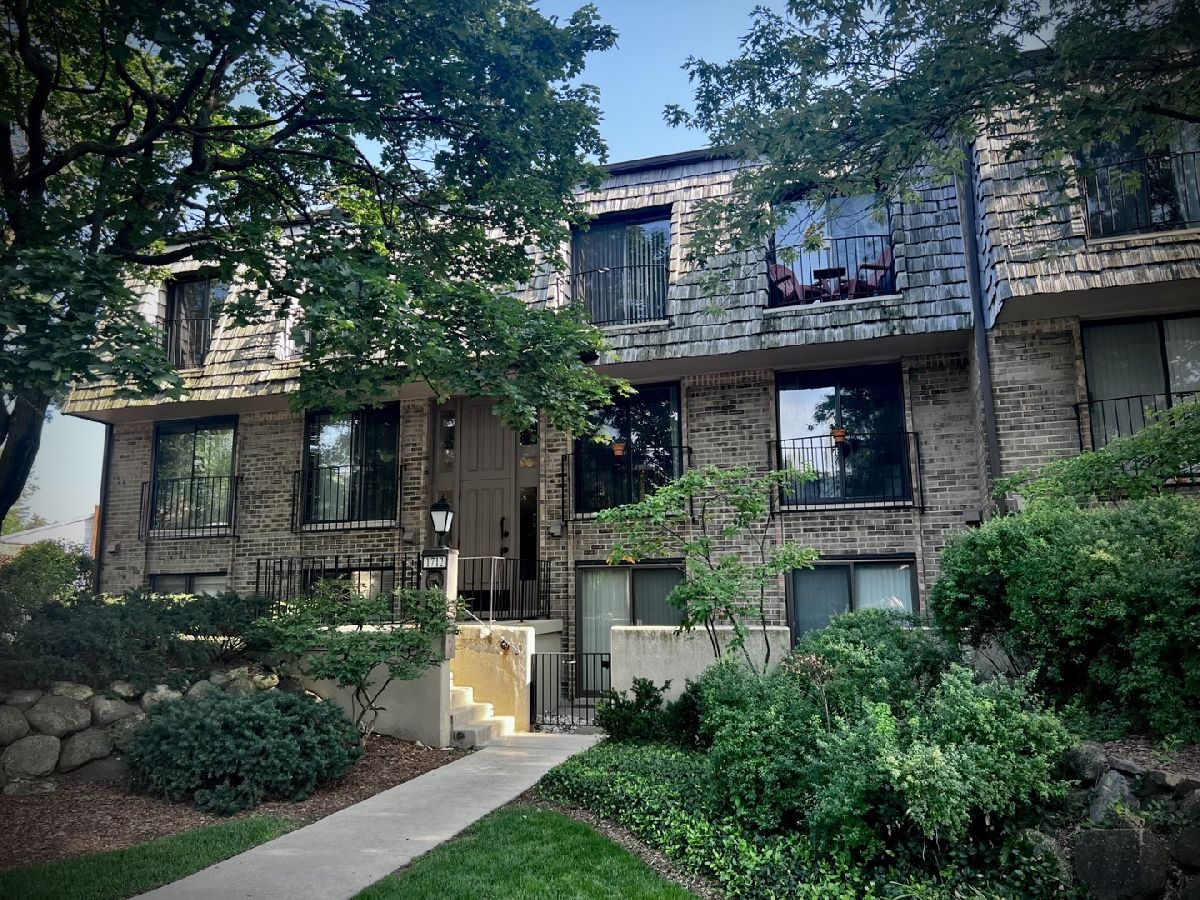 Condominiums Rented Northfield Square Northfield Illinois, 1712 Northfield