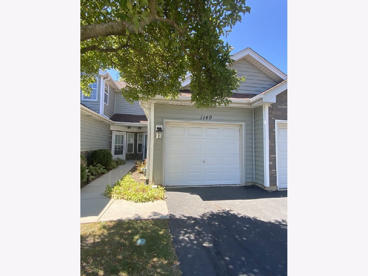 Townhomes & Condos Rented Wellington Court Schaumburg Illinois, 1140 Regency