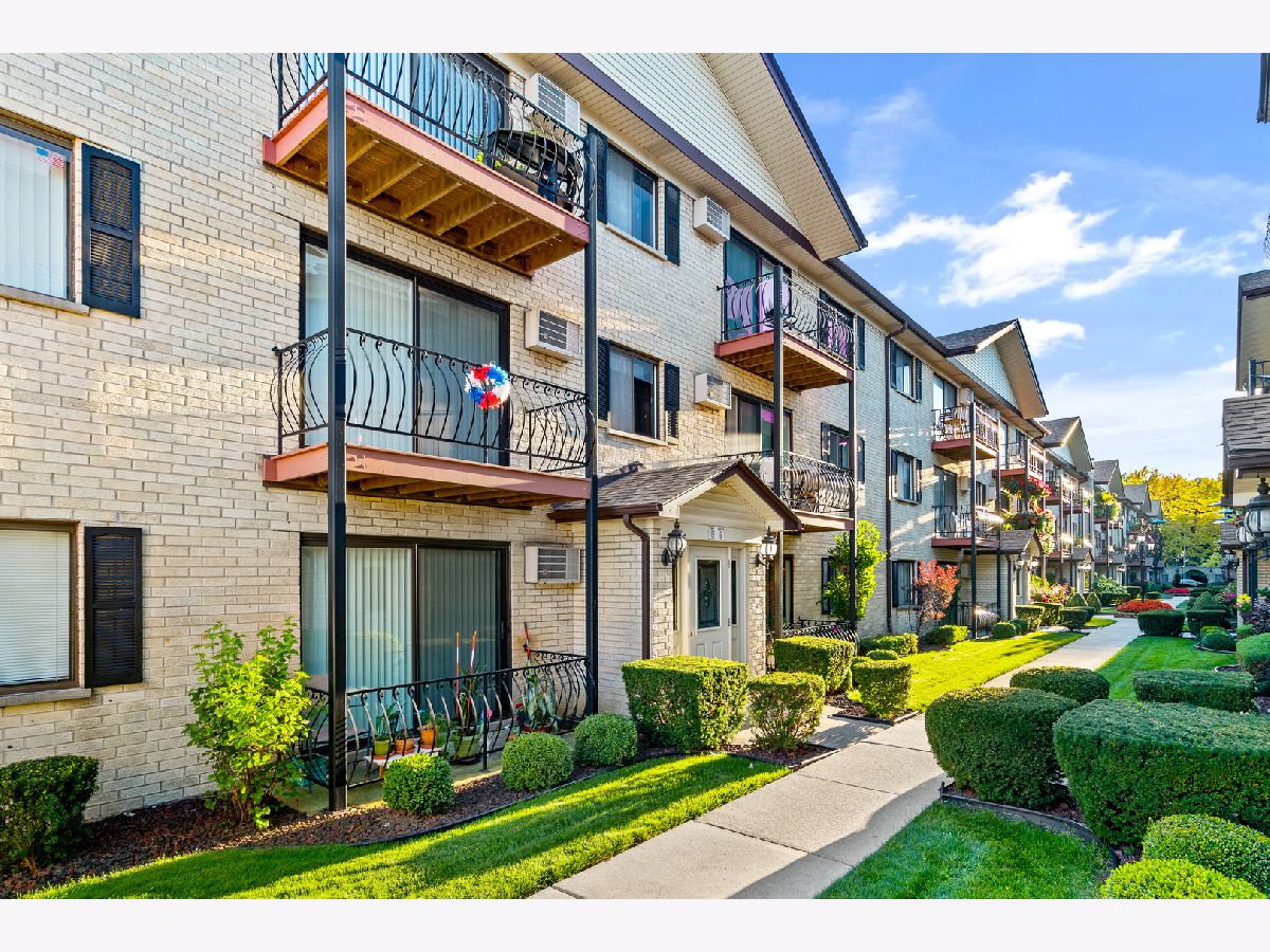 Condominiums Sold Forest Villa Chicago Illinois, 5147 East River